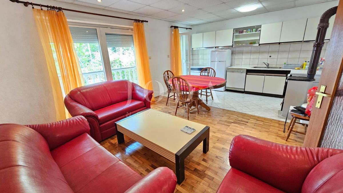 Nuovo appartamento a Vinodol in posizione tranquilla con vista sul mare