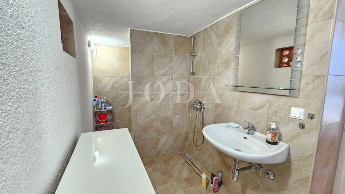 Casa al piano terra a Jadranovo con parcheggio