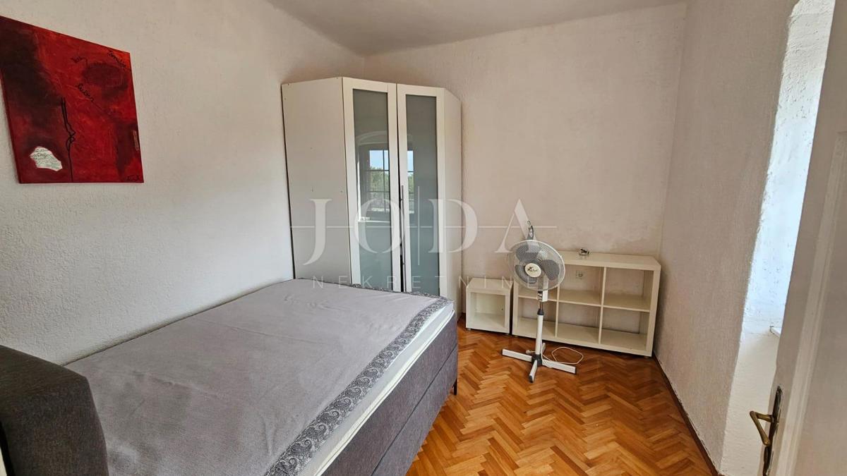 Casa al piano terra a Jadranovo con parcheggio