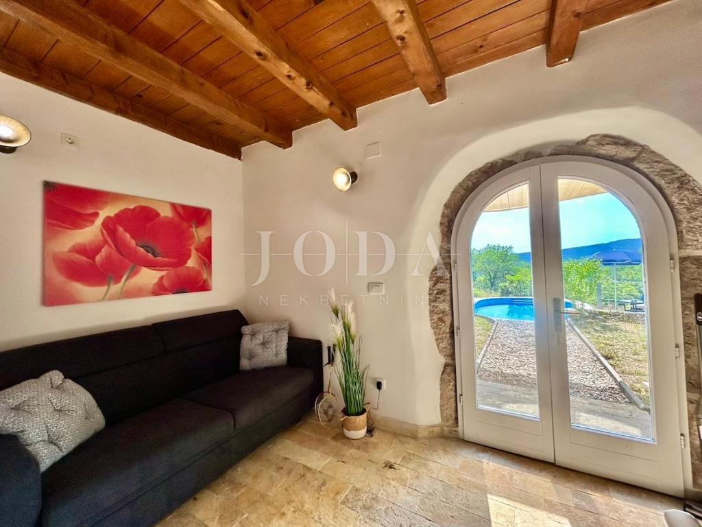 Grižane – Proprietà con due case in pietra e terreno