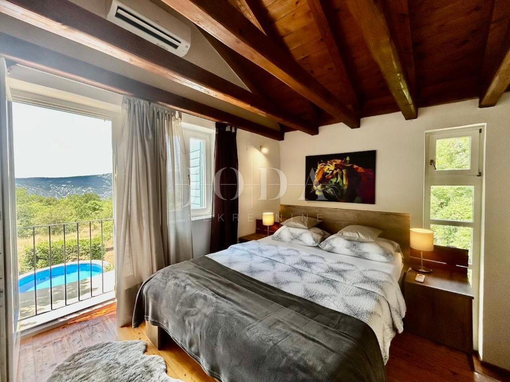 Grižane – Proprietà con due case in pietra e terreno