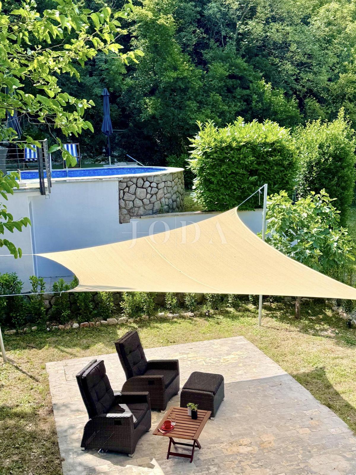 Grižane – Proprietà con due case in pietra e terreno