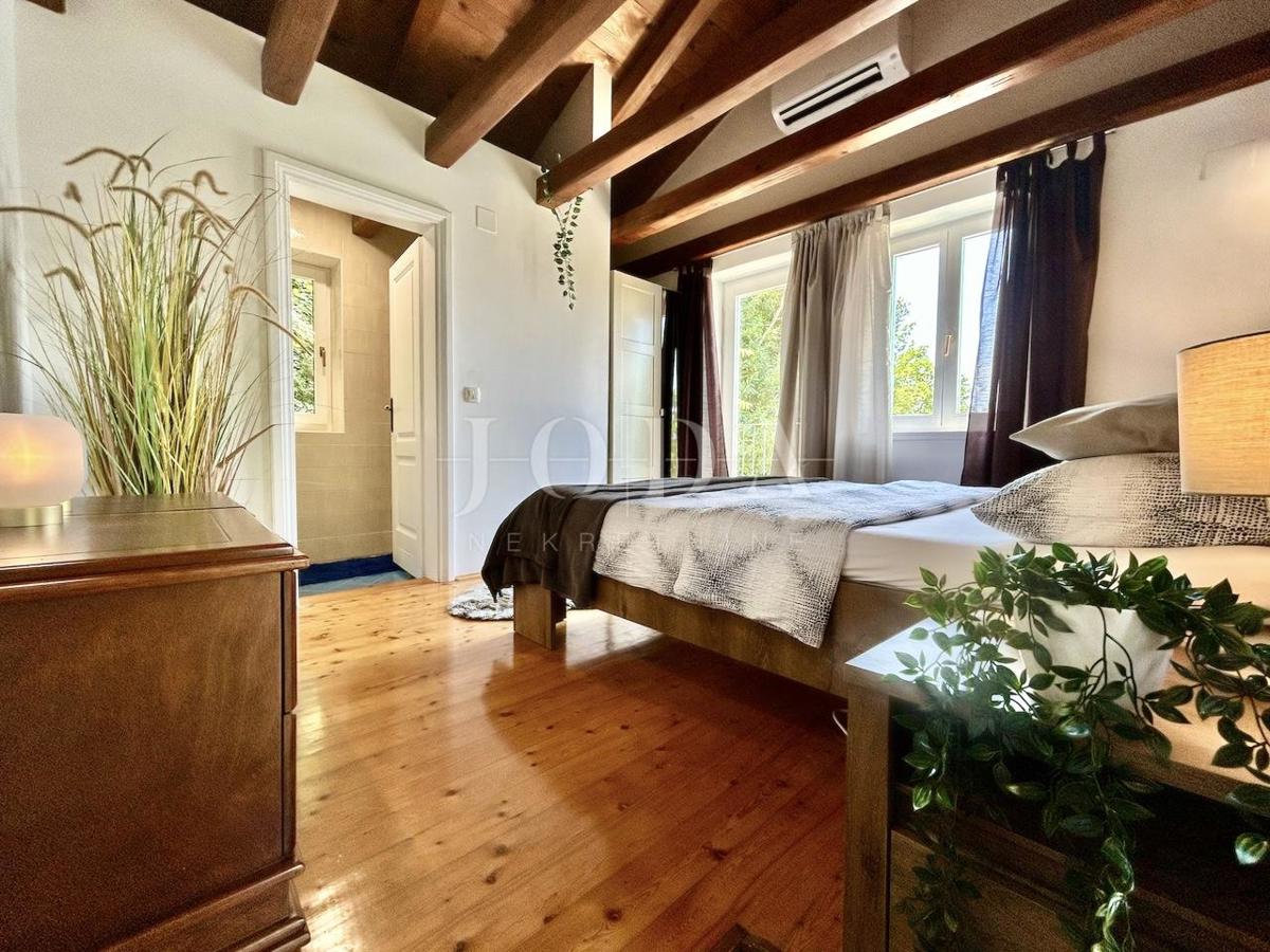 Grižane – Proprietà con due case in pietra e terreno