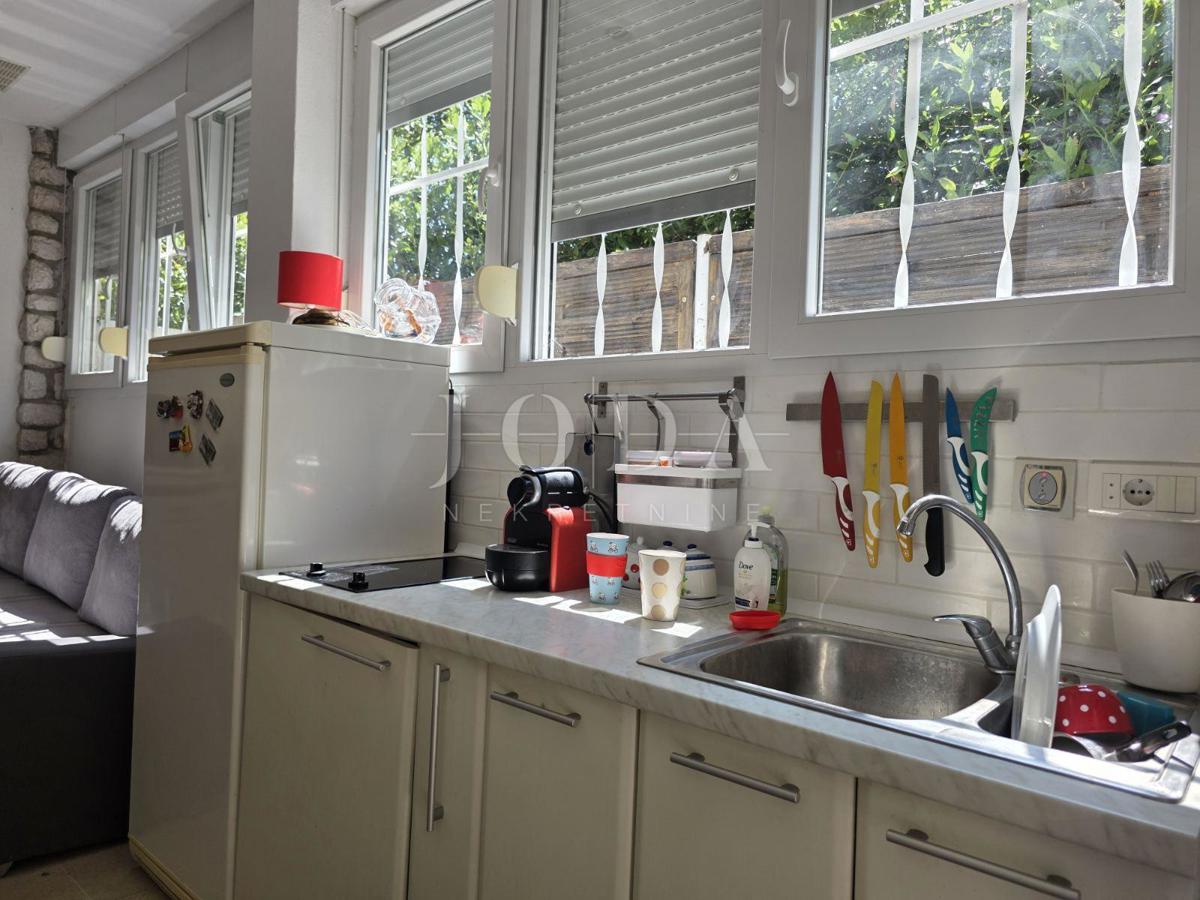 Novi Vinodolski, Costa di Bribir, appartamento a 130 m dal mare