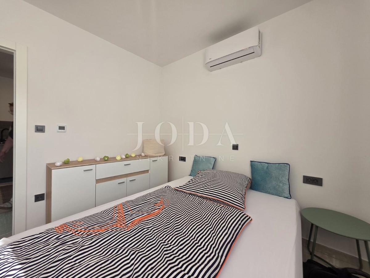 Novi Vinodolski, nuova costruzione, appartamento al piano terra con giardino