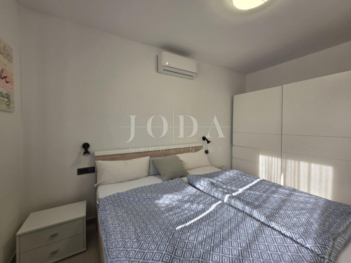 Novi Vinodolski, nuova costruzione, appartamento al piano terra con giardino