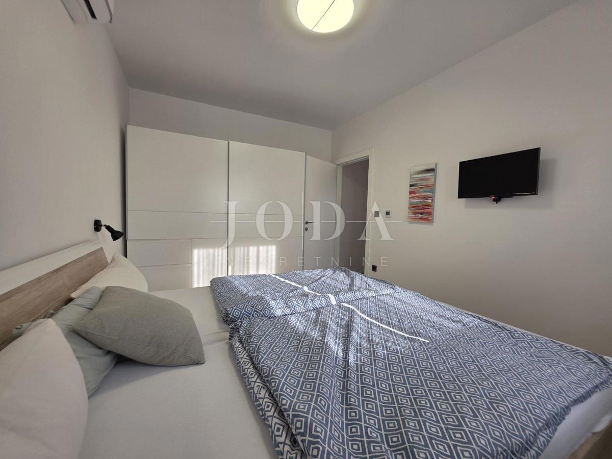 Novi Vinodolski, nuova costruzione, appartamento al piano terra con giardino