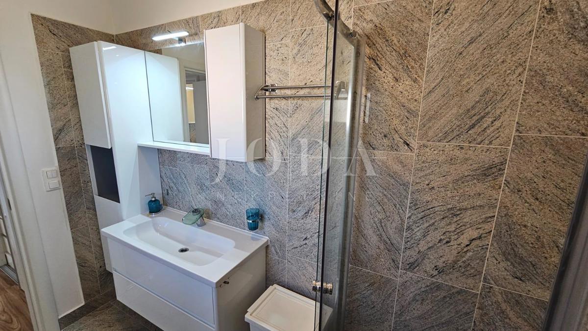 Appartamento con tre camere da letto a Jadranovo con vista mare