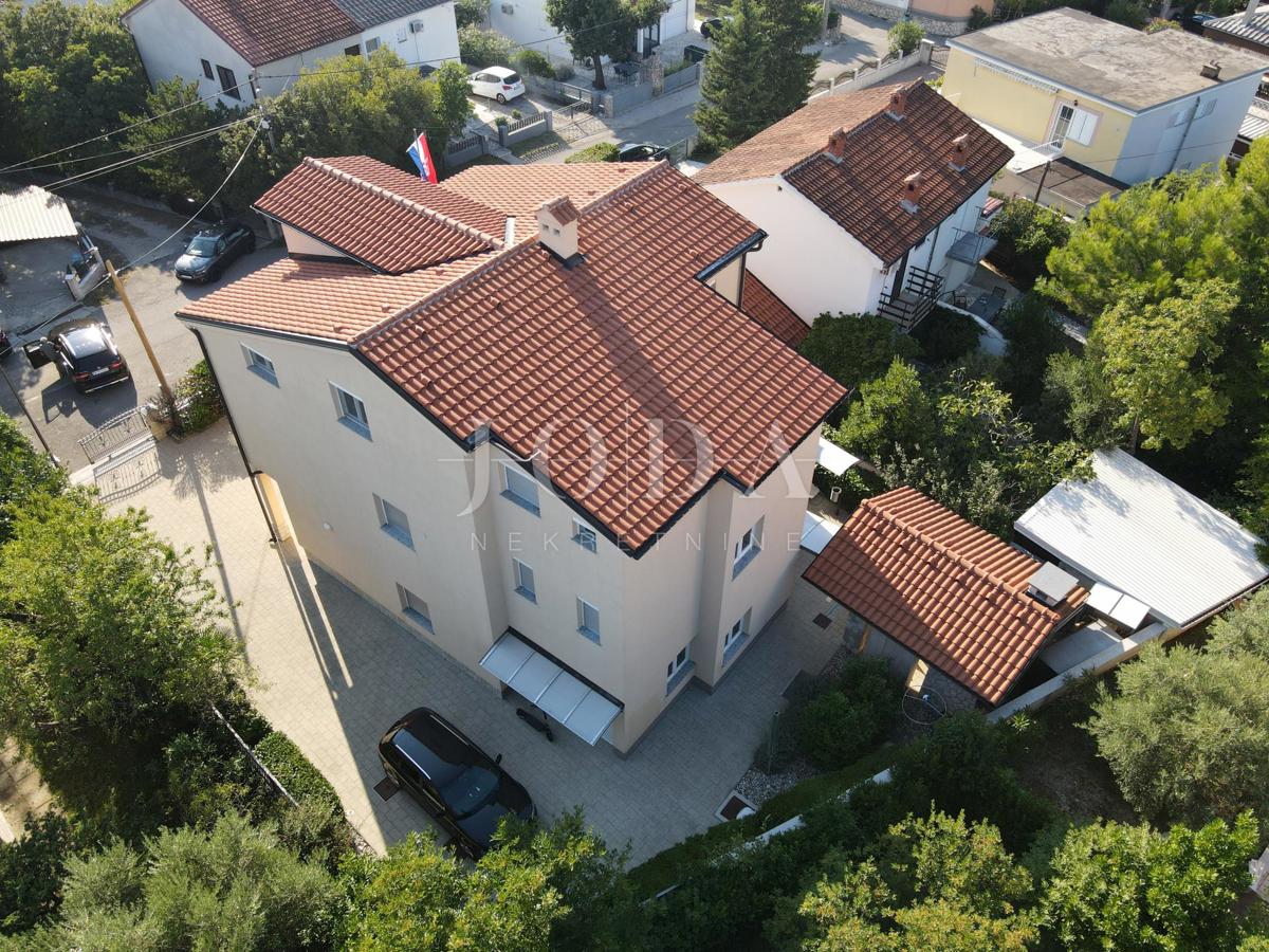 Appartamento con tre camere da letto a Jadranovo con vista mare