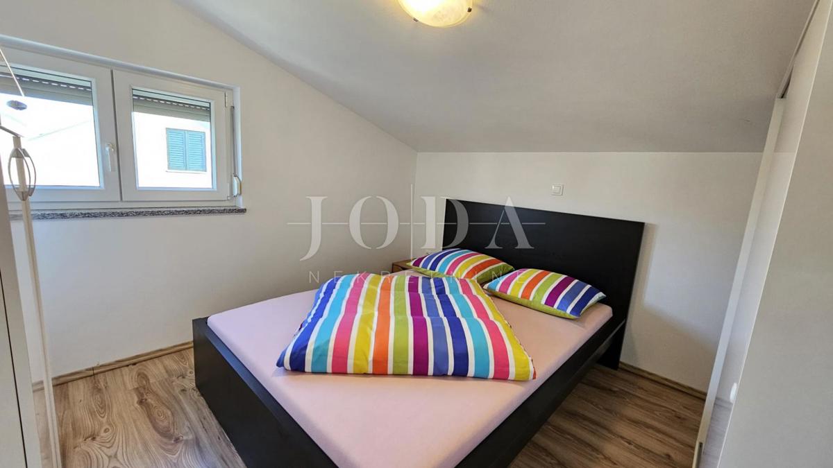 Appartamento con tre camere da letto a Jadranovo con vista mare