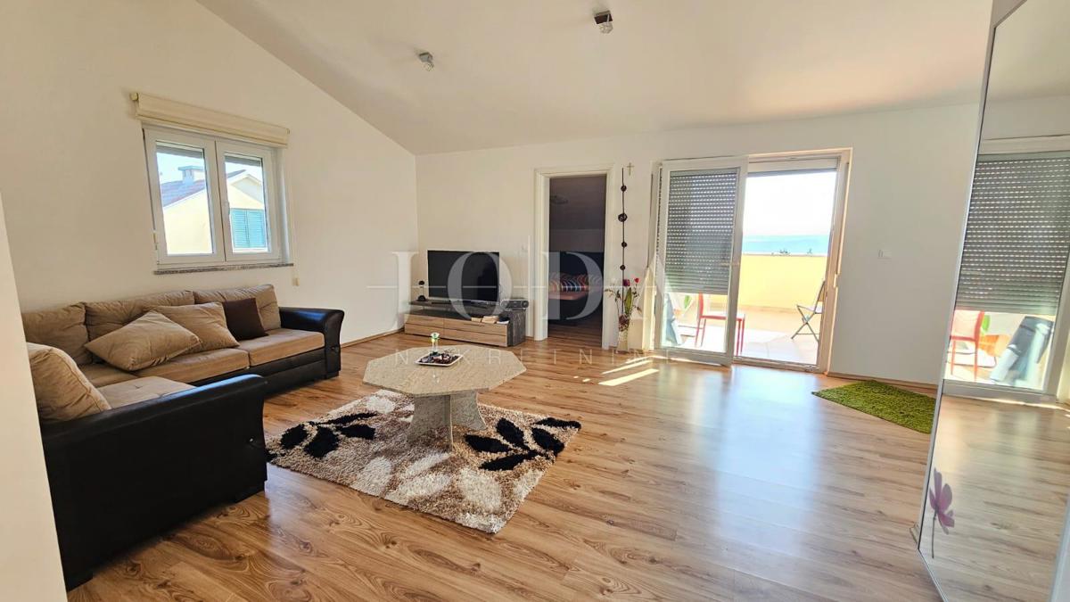 Appartamento con tre camere da letto a Jadranovo con vista mare