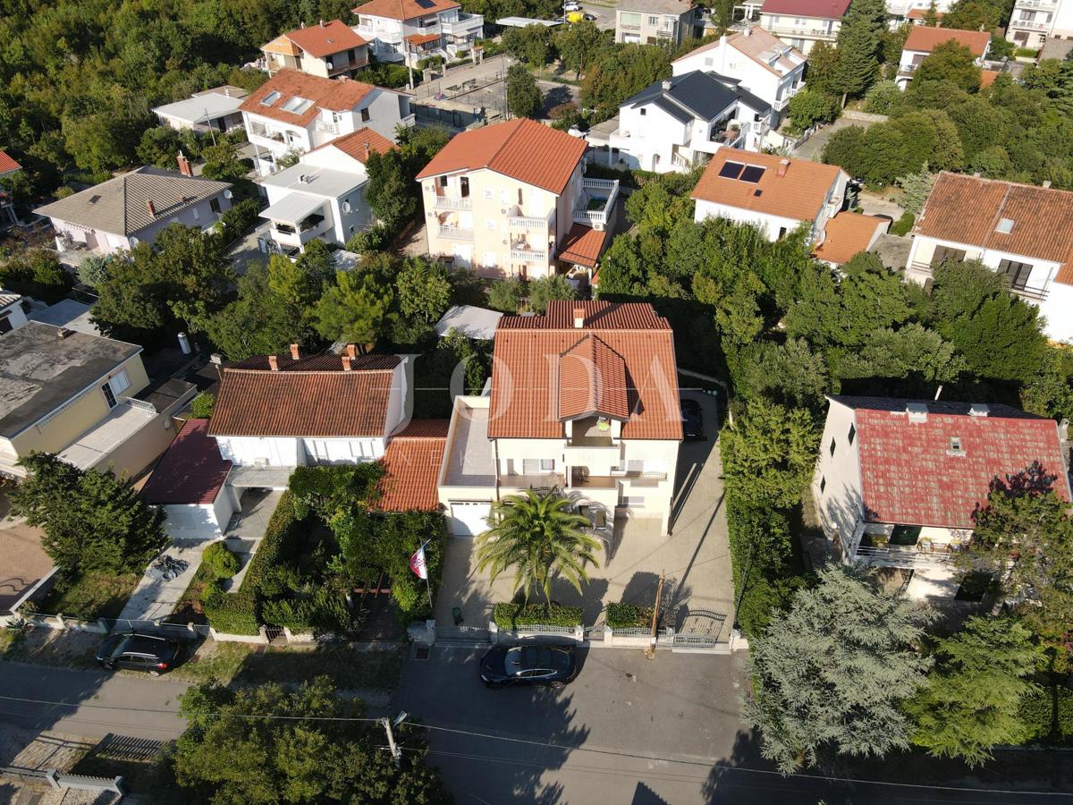 Appartamento con tre camere da letto a Jadranovo con vista mare