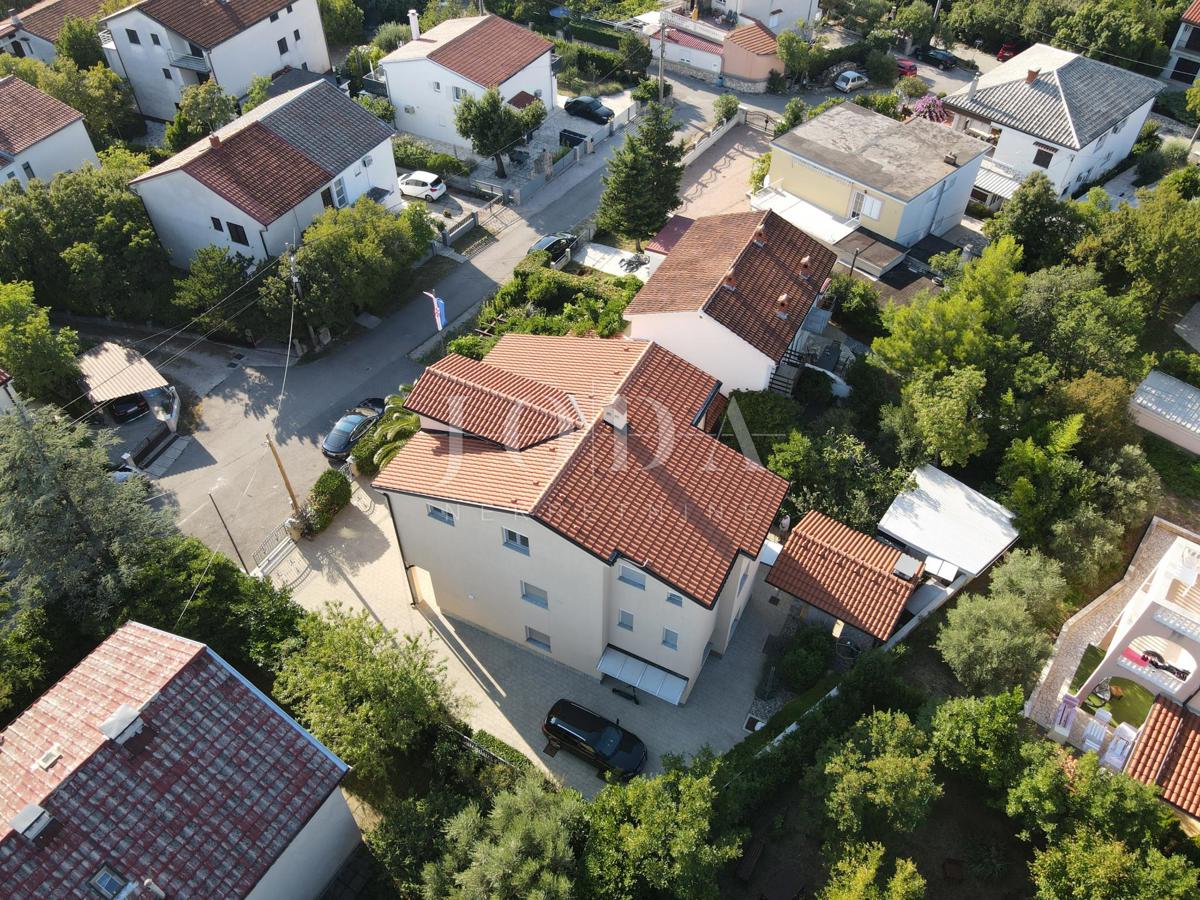 Appartamento con tre camere da letto a Jadranovo con vista mare