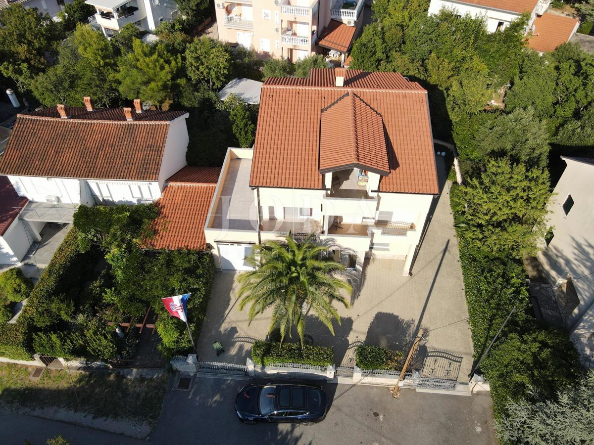 Appartamento con tre camere da letto a Jadranovo con vista mare