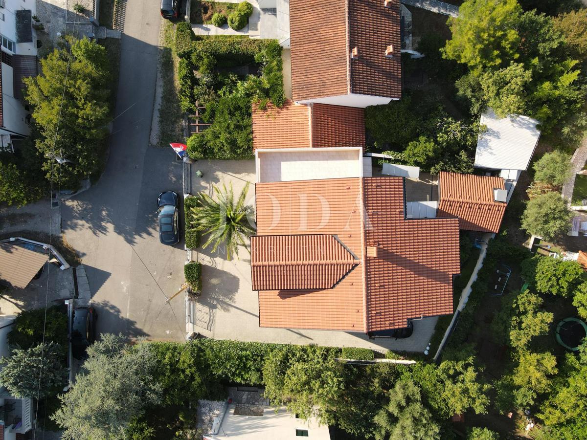 Appartamento con tre camere da letto a Jadranovo con vista mare