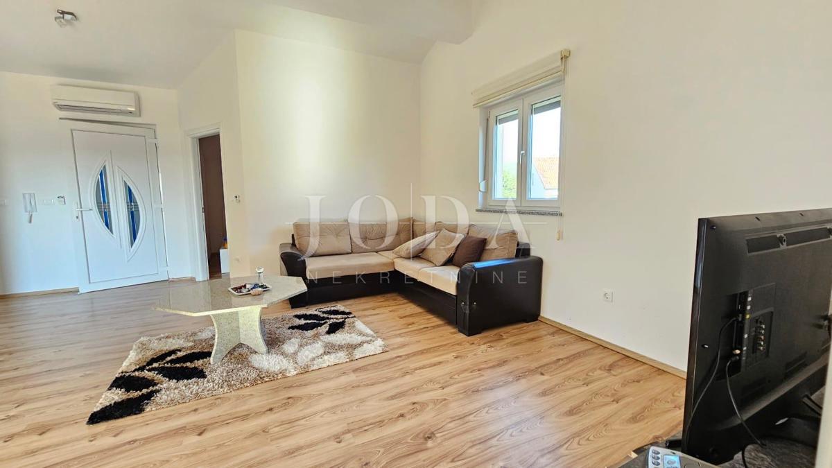 Appartamento con tre camere da letto a Jadranovo con vista mare