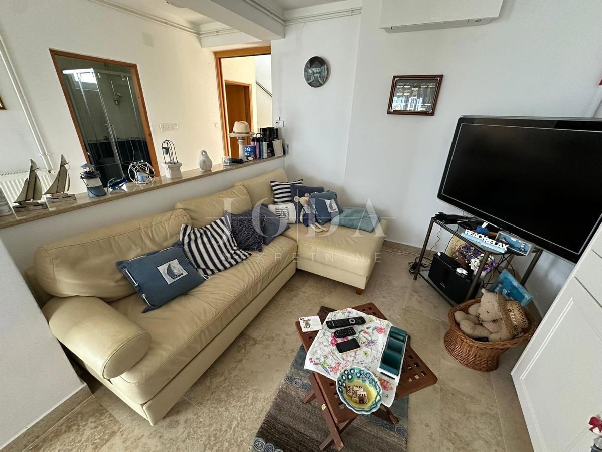 Omišalj, villa vicino al mare