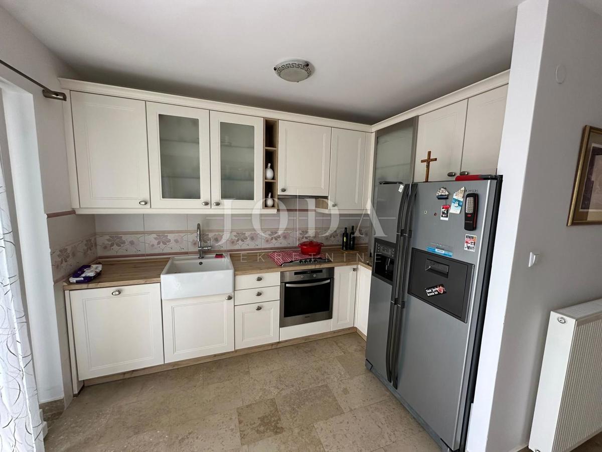 Omišalj, villa vicino al mare