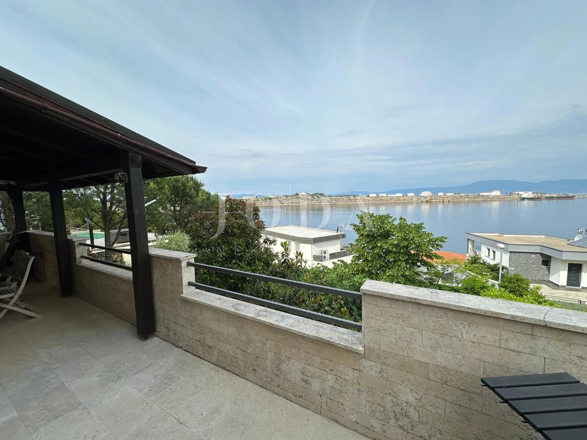 Omišalj, villa vicino al mare