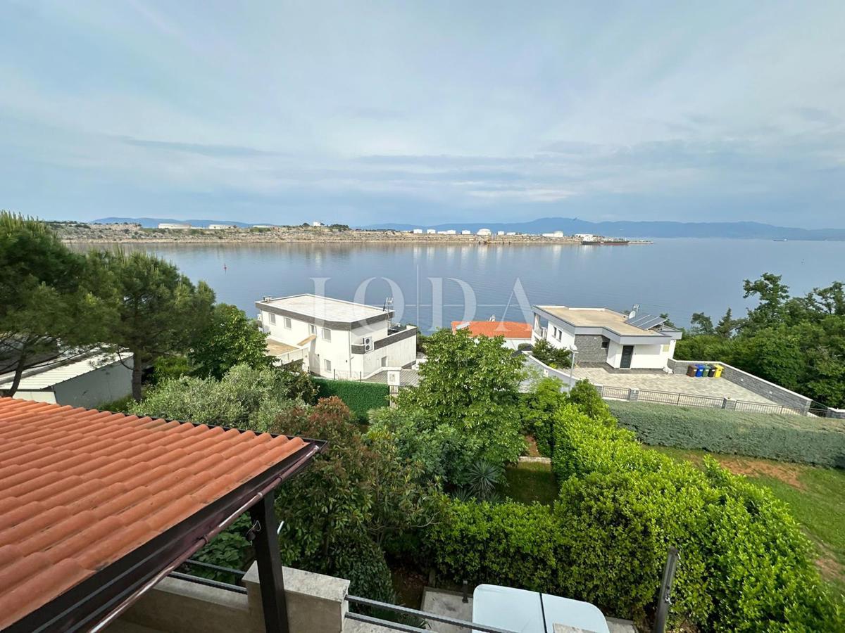 Omišalj, villa vicino al mare