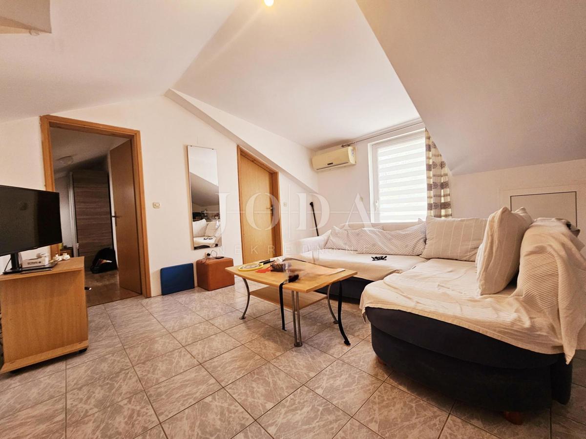 Casa con tre appartamenti, vista mare - Malinska