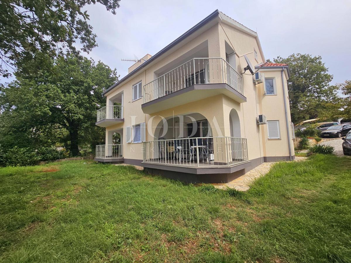 Casa con tre appartamenti, vista mare - Malinska