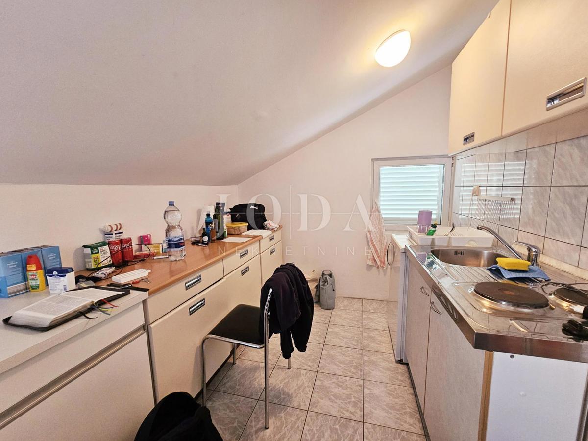 Casa con tre appartamenti, vista mare - Malinska