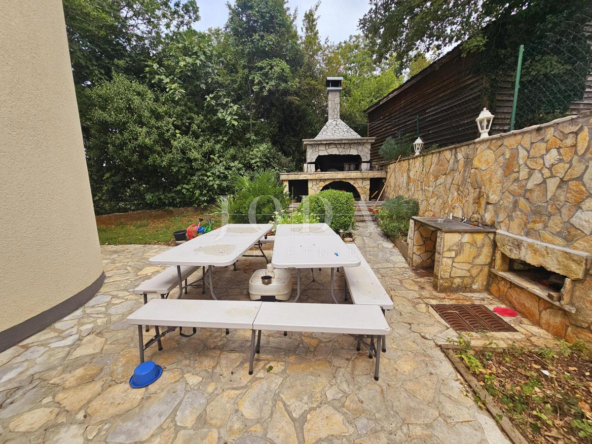 Casa con tre appartamenti, vista mare - Malinska