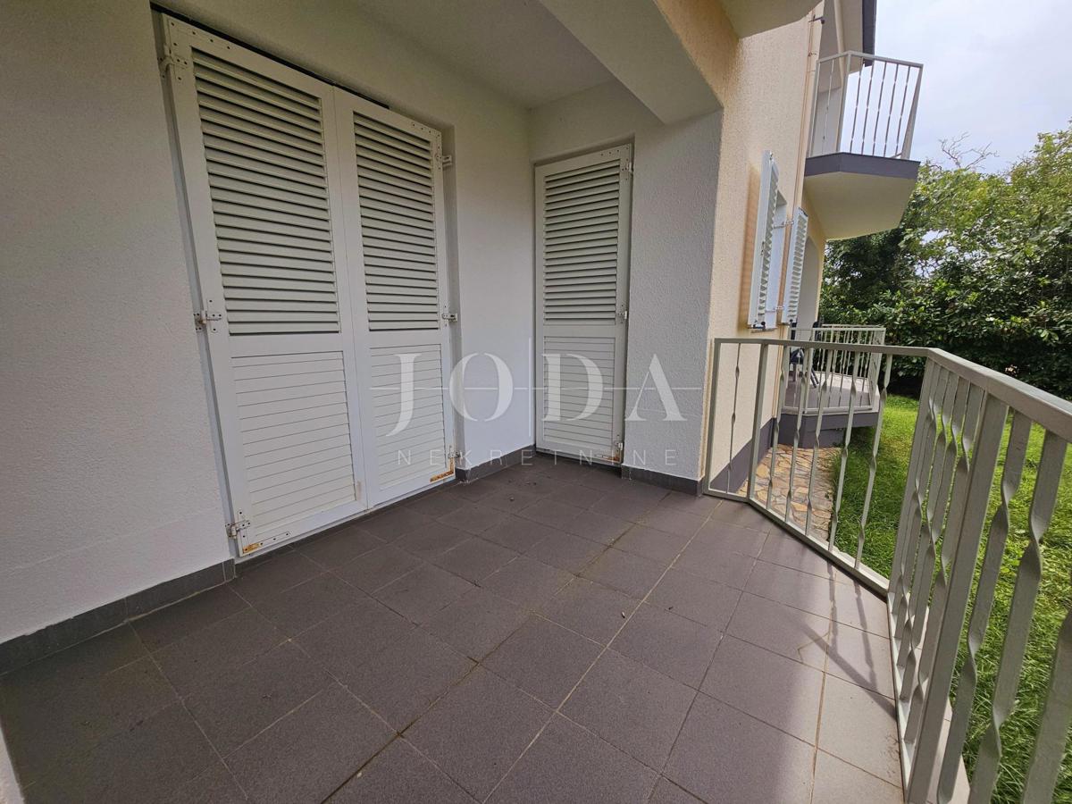 Casa con tre appartamenti, vista mare - Malinska