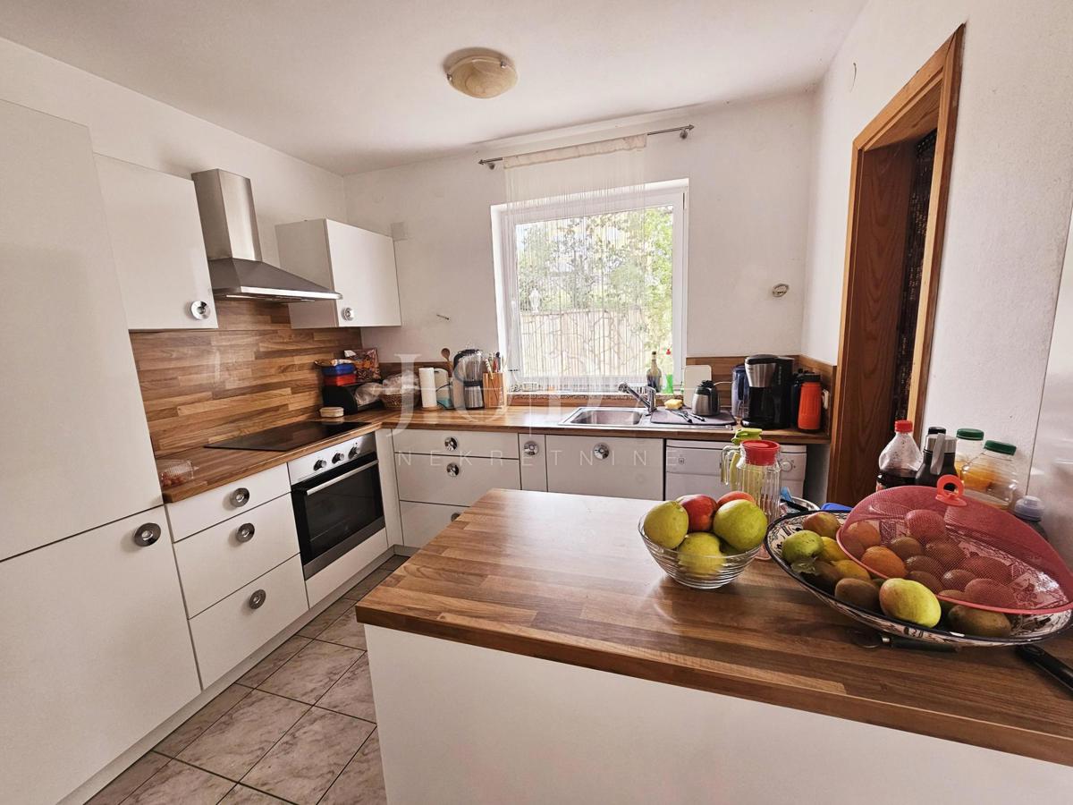 Casa con tre appartamenti, vista mare - Malinska