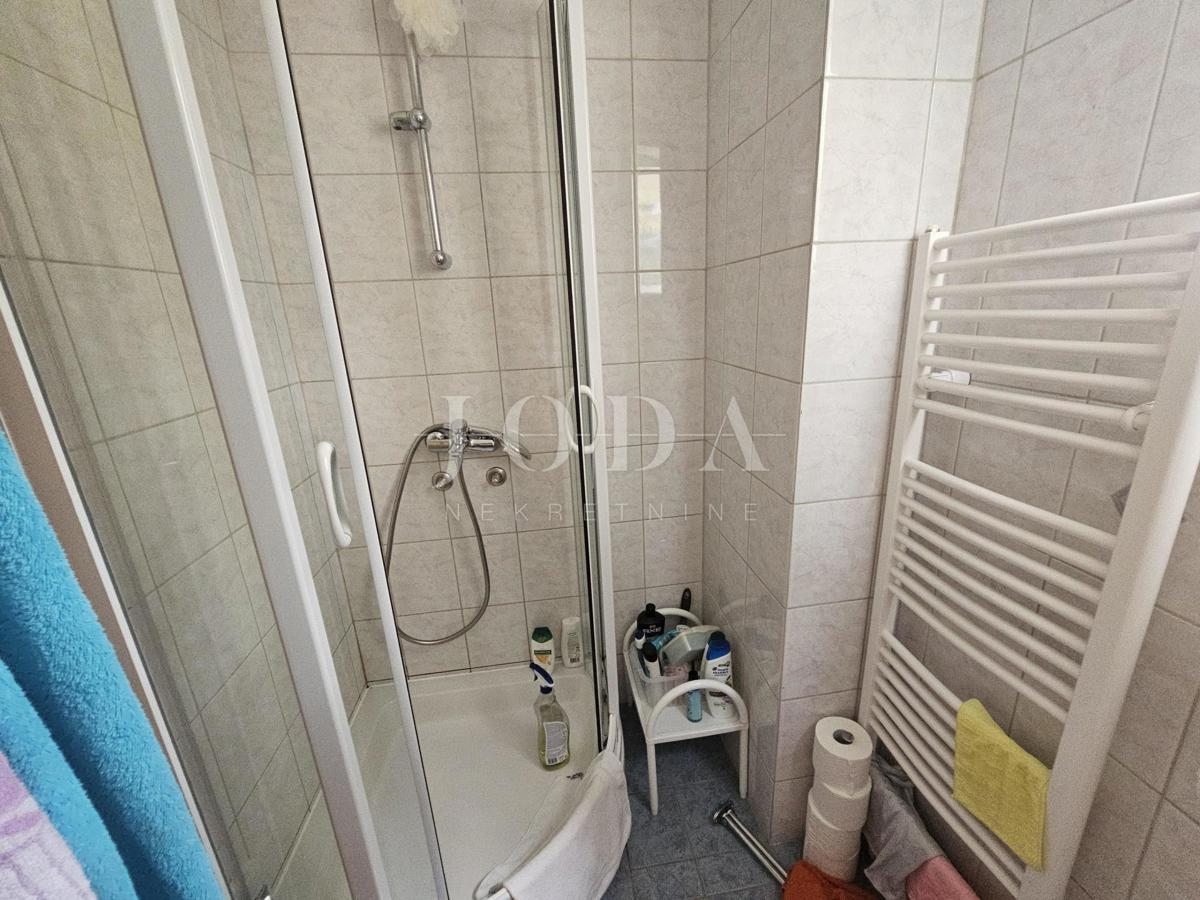 Casa con tre appartamenti, vista mare - Malinska