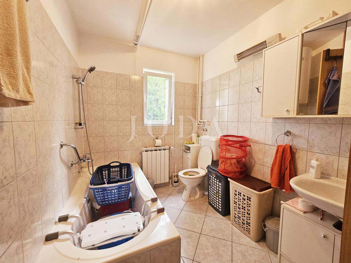 Casa con tre appartamenti, vista mare - Malinska