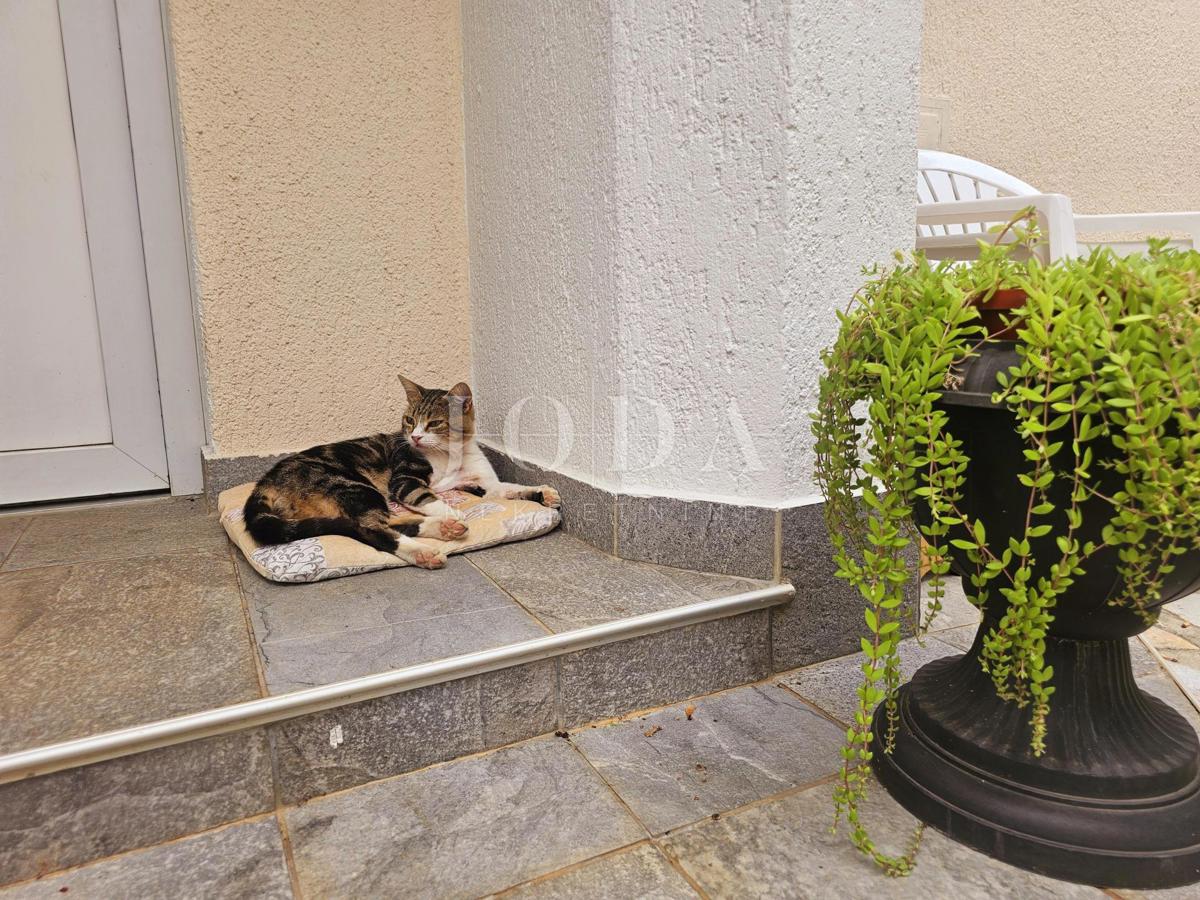 Casa con tre appartamenti, vista mare - Malinska