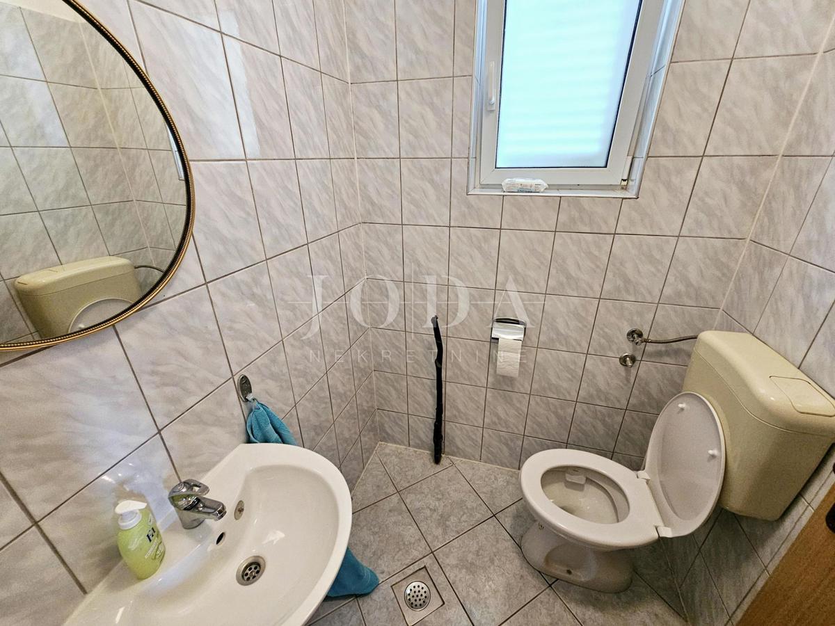 Casa con tre appartamenti, vista mare - Malinska