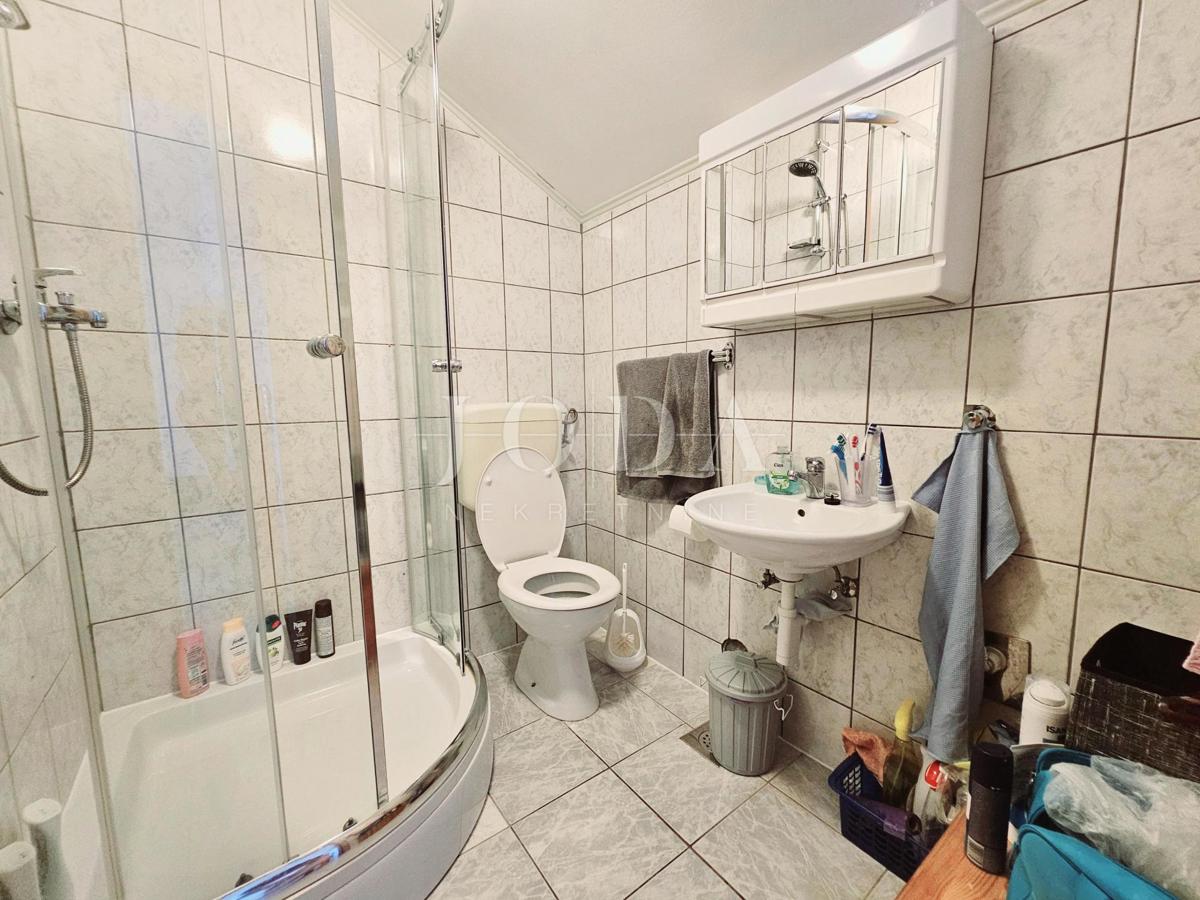 Casa con tre appartamenti, vista mare - Malinska