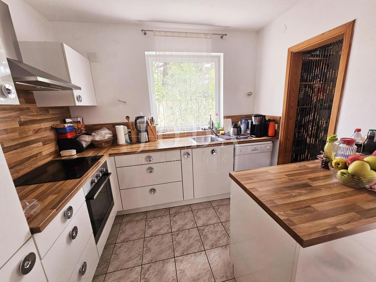 Casa con tre appartamenti, vista mare - Malinska