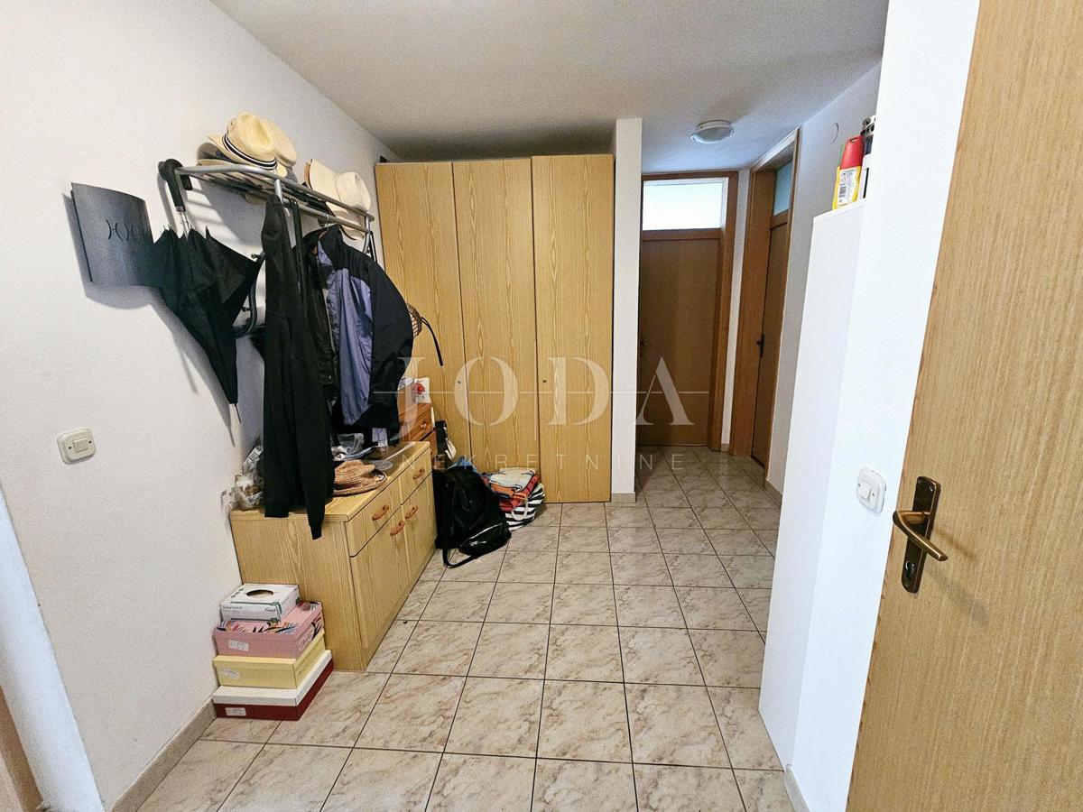 Casa con tre appartamenti, vista mare - Malinska