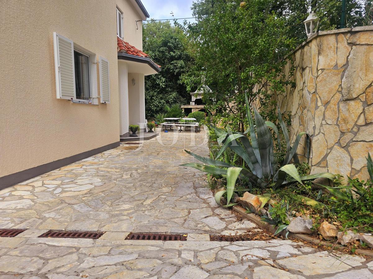 Casa con tre appartamenti, vista mare - Malinska