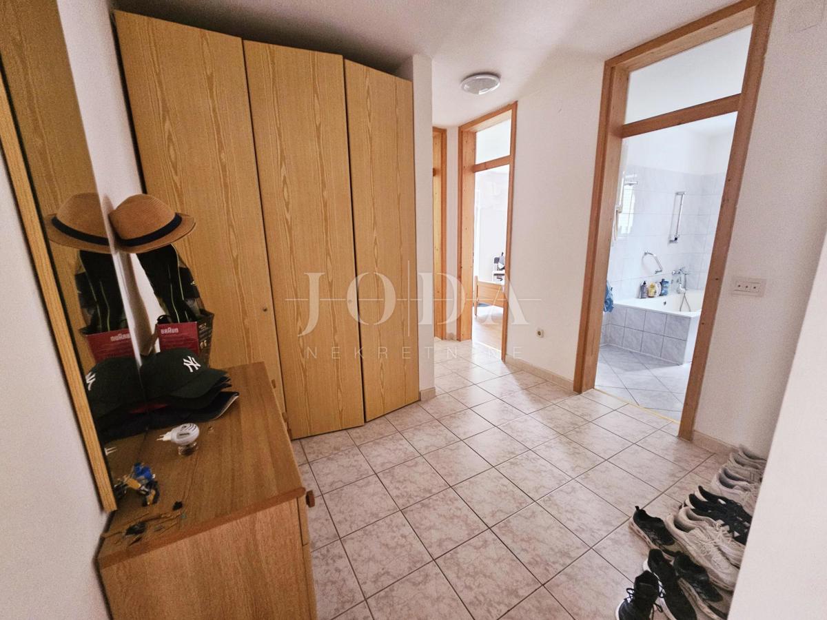 Casa con tre appartamenti, vista mare - Malinska