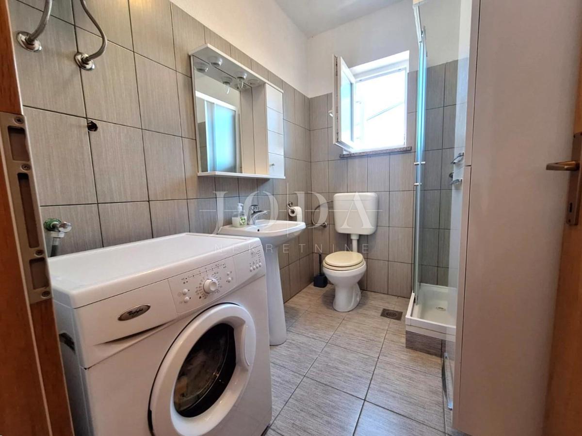 Due appartamenti a Malinska, con giardino, arredati!