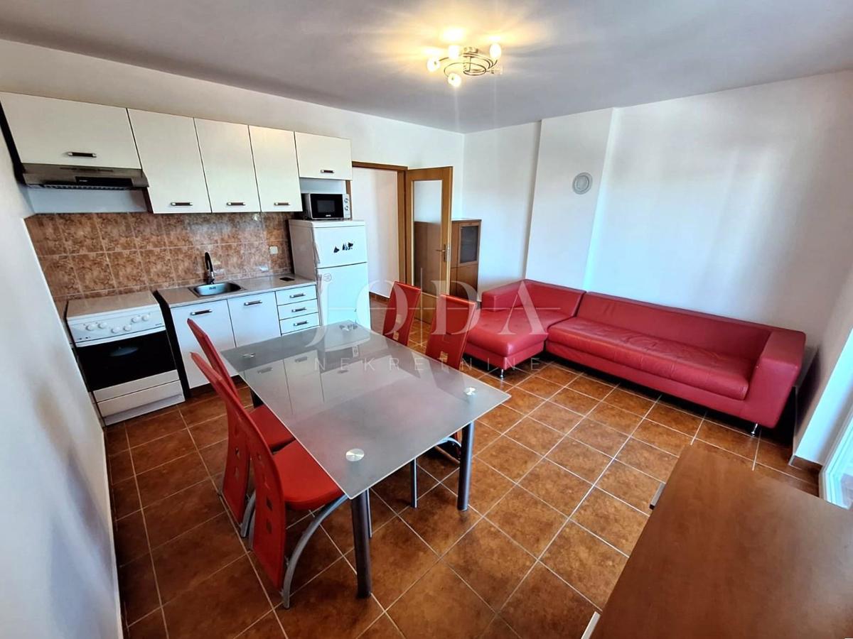 Due appartamenti a Malinska, con giardino, arredati!