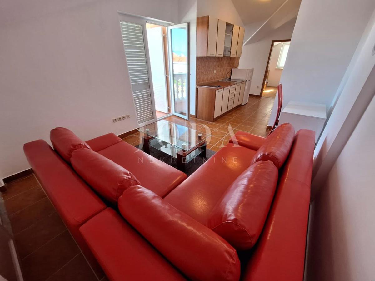 Due appartamenti a Malinska, con giardino, arredati!