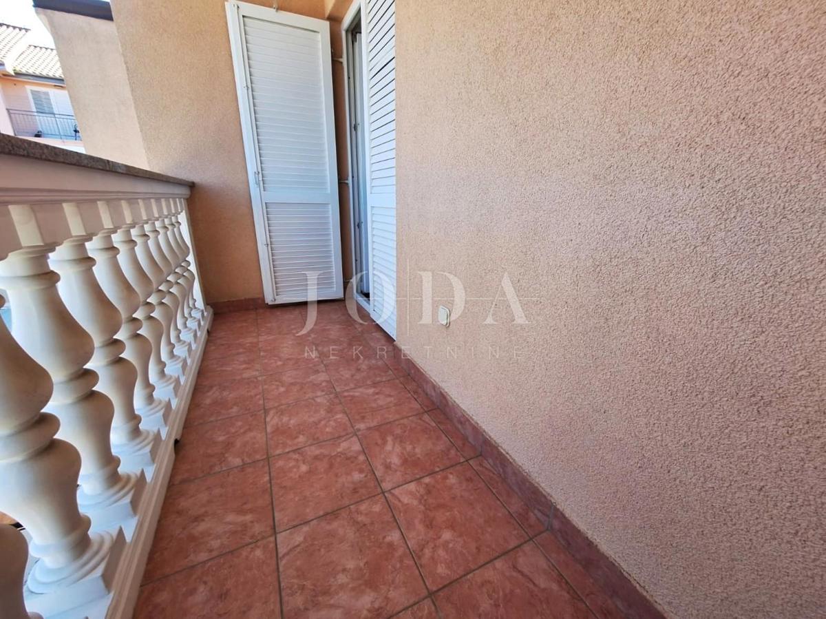 Due appartamenti a Malinska, con giardino, arredati!