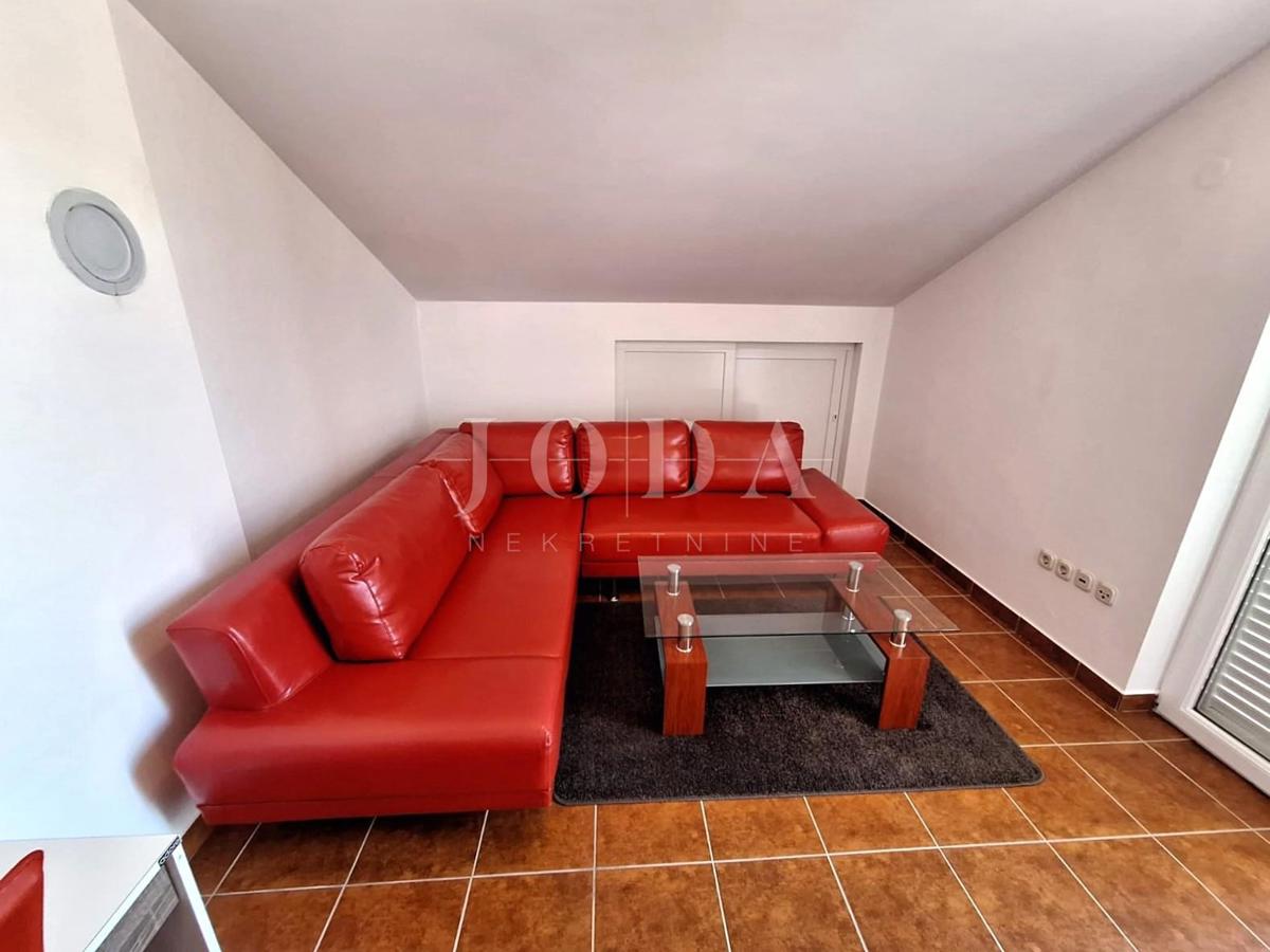 Due appartamenti a Malinska, con giardino, arredati!