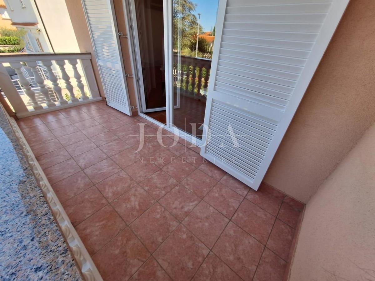 Due appartamenti a Malinska, con giardino, arredati!