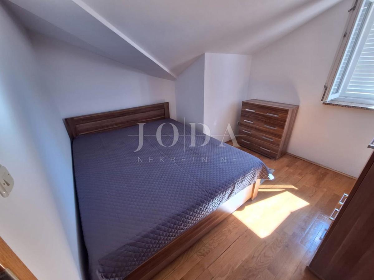 Due appartamenti a Malinska, con giardino, arredati!