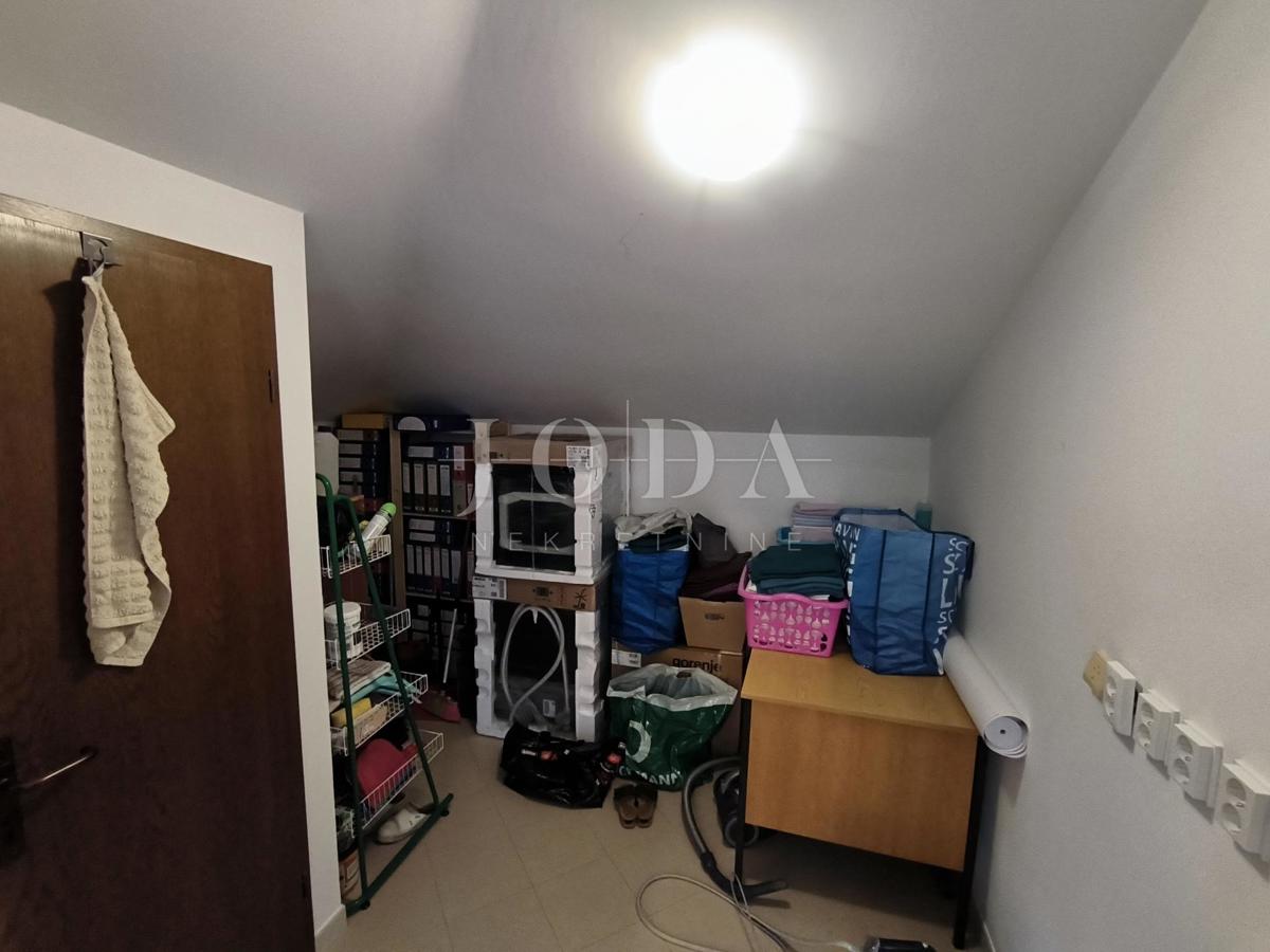 Locali commerciali in posizione privilegiata a Novi Vinodolski