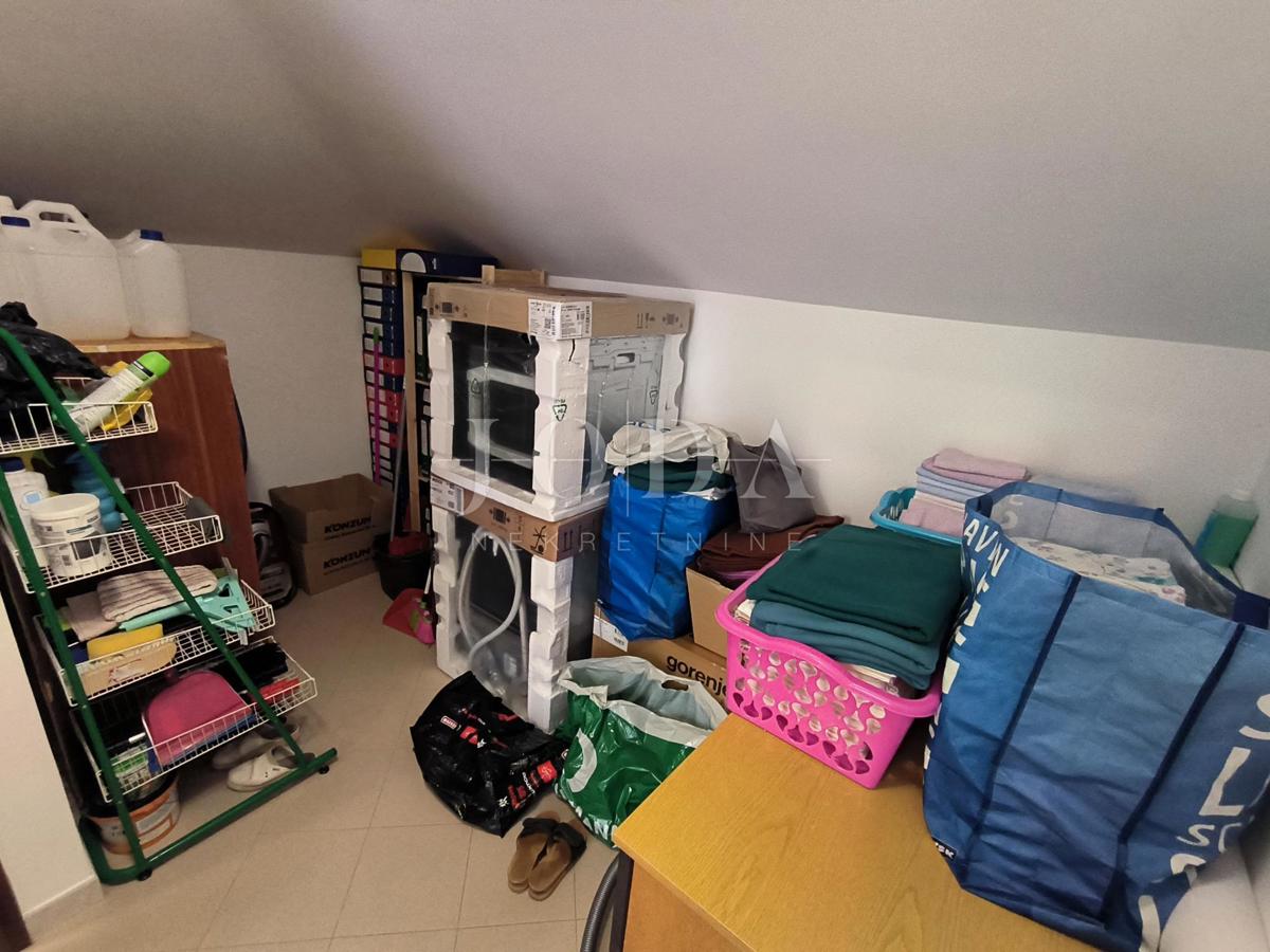 Locali commerciali in posizione privilegiata a Novi Vinodolski