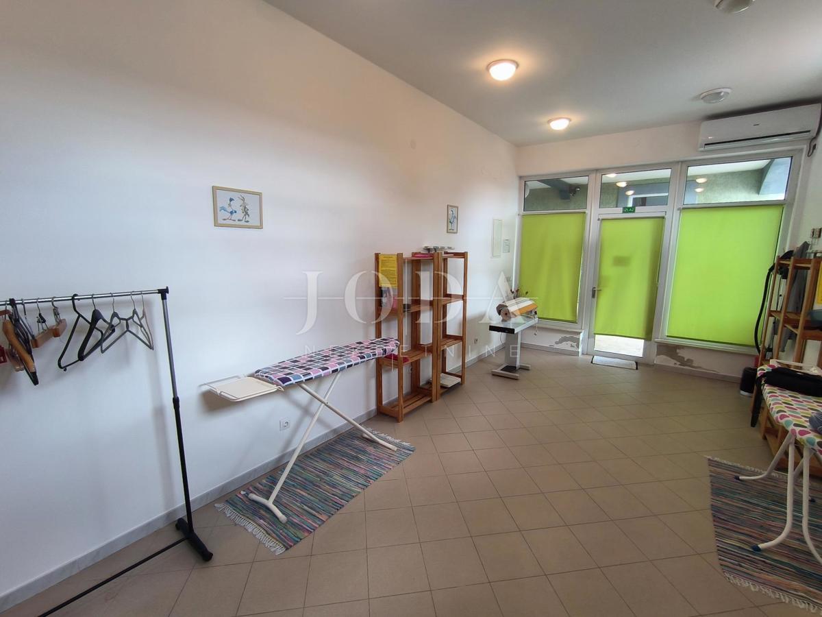 Locali commerciali in posizione privilegiata a Novi Vinodolski