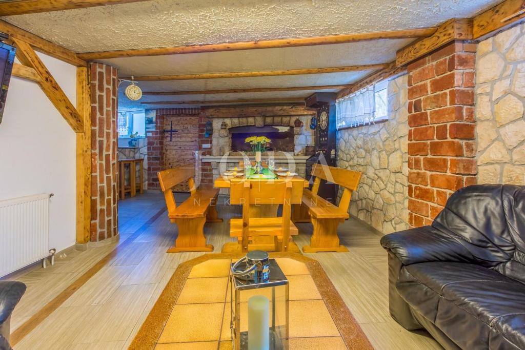 Casa con piscina e terrazza panoramica a Bribir – Ideale per affitti turistici | Quarnero